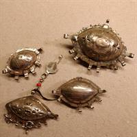 4 gamle metal perler fra Afrika.